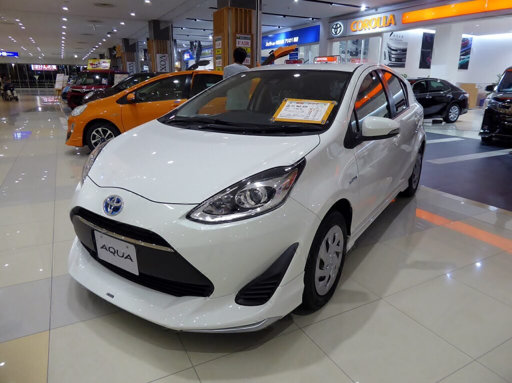 1280px The frontview of Toyota AQUA G DAA NHP10 AHXEB
